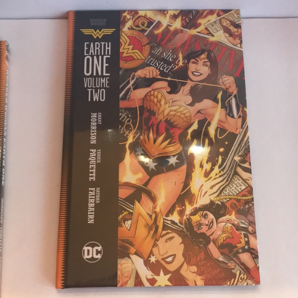 Wonder Woman Earth One Vols 1 & 2 - Picture 5 of 7